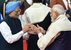 Manmohan vs Modi: India Is The Loser