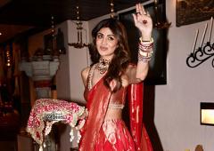 Shilpa Shows Off Her Mehendi