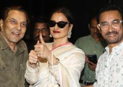 Rekha-Dharmendra Cheer For Aamir's Son