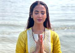 Sonal Chauhan Seeks Blessings At Kumbh