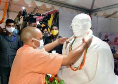 Yogi And The Mahatma