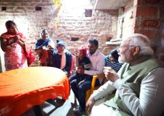 PIX: Modi stops for tea at Ujjwala beneficiary's house