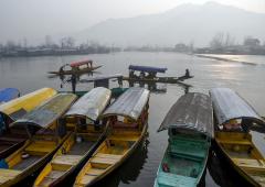 A Shikhara Ride On Frozen Dal Lake