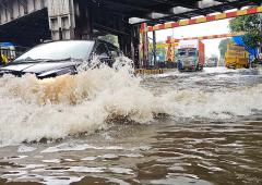 Heavy rain lashes parts of country, cripples Mumbai