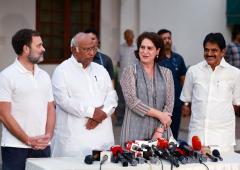 'Congress Will Collapse Without Gandhis'