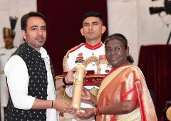 PIX: President Murmu confers Bharat Ratna awards