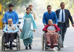 Kejriwal And Family Cast Votes