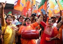 'Dholak, gulal, firecrackers': NDA celebrates Bihar victory