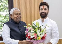 1st Glimpse Of Nitish Kumar After Win