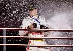 Las Vegas GP: Verstappen races to record-extending win