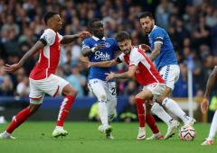 PIX: Arsenal win at Everton; Chelsea held