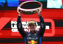 F1: Verstappen cruises to victory in China