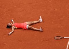 China's Zheng beats Vekic to win historic tennis gold