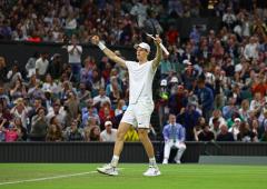 Wimbledon PIX: Sinner, Alcaraz advance; Ruud shocked