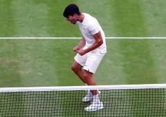Wimbledon PIX: Alcaraz, Sinner ease into quarters