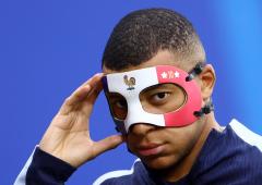 Broken nose no barrier: Mbappe cleared to play