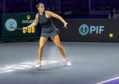 Sabalenka opens WTA Finals with sweep