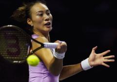 WTA Finals: Zheng downs Paolini, advances to semis