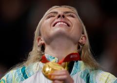 Fortune teller gets it right as Aus swimmer takes gold