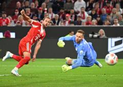 Kane hits hat-trick in season opener; PSG win