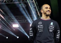 F1: Hamilton embraces 'new job', fans go wild