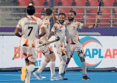 Bengal Tigers crush Delhi SG Pipers; go top of HIL