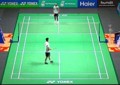 Leaking roof halts badminton match at Malaysia Open!