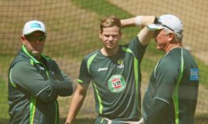 Indian team is whingeing among themselves: Smith