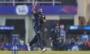 Shami Bowls Manjrekar A Yorker