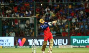PICS: 5 in a row! RCB thrash DC to stay alive