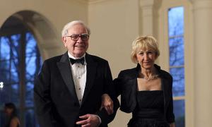 At $2.1 billion, Buffett is year's biggest philanthropist