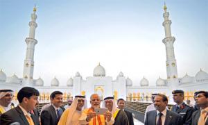 Modi woos NRI investors in UAE