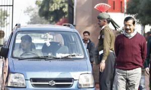 Chaos cuts short CM Kejriwal's first 'janata darbar'