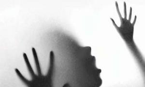 Woman alleges rape on express train in Thane