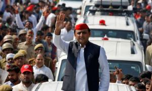 Akhilesh ready for showdown with Mulayam