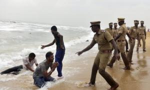 TN: Violence erupts after police try to evict Jallikattu protestors