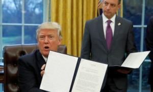Trump pulls out of trade deal TPP with executive order
