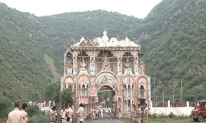 Muslims welcome Nuh yatra devotees with garlands