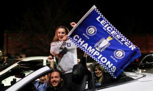 EPL PHOTOS: Euphoric Leicester fans throng streets in celebration