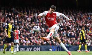 EPL PIX: Arsenal stay in title hunt with home win