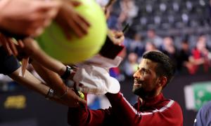 Djokovic hit on head by water bottle at Italian Open