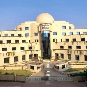 Infosys settles nearly 5% up, mcap rises Rs 8,600 crore
