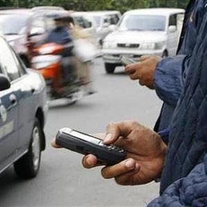 Spectrum auction kitty dips to Rs 1.05 lakh crore