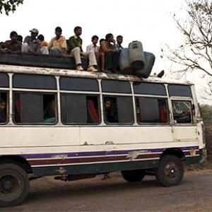 PHOTOS: This is how most people in India TRAVEL!