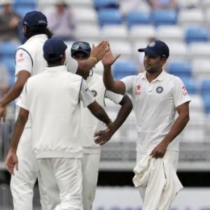 Indian bowlers struggle as Derbyshire pile up 326/5