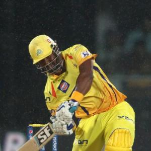 Smith helps Chennai steamroll Delhi by 8 wickets