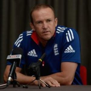 England sack coach Andy Flower after disastrous Aus tour