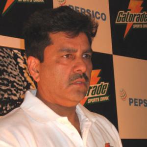 Prabhakar wants to be India's bowling coach