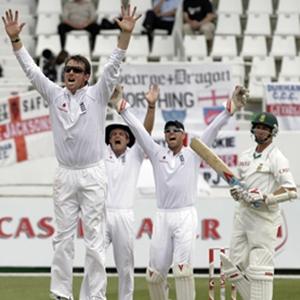 Swann and Broad bowl England to innings win