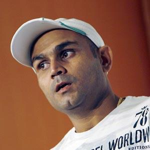 Sehwag steps down as Delhi Daredevils captain